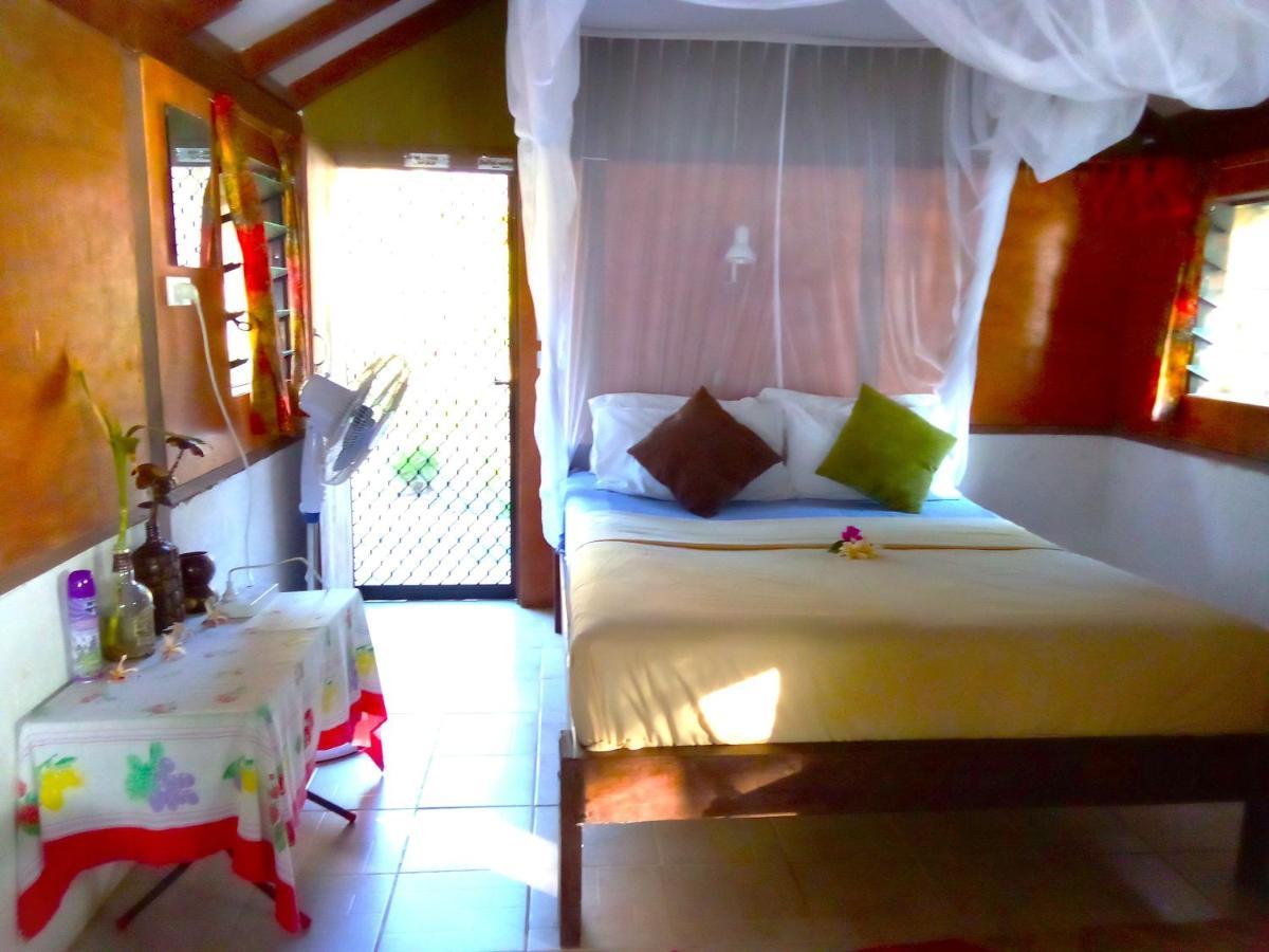 Vatupau Beachfront Bungalows Port-Vila Extérieur photo